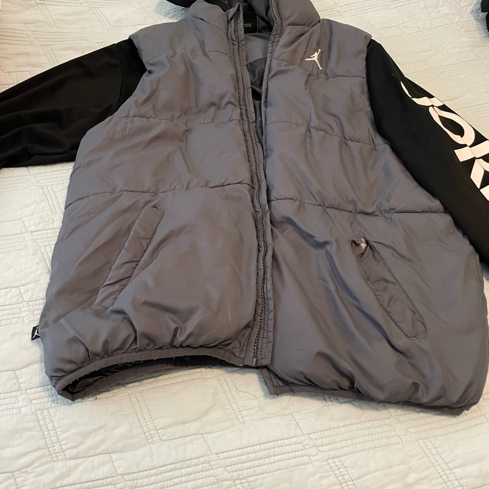 Jordan Men's Gray Puffer Vest jacket